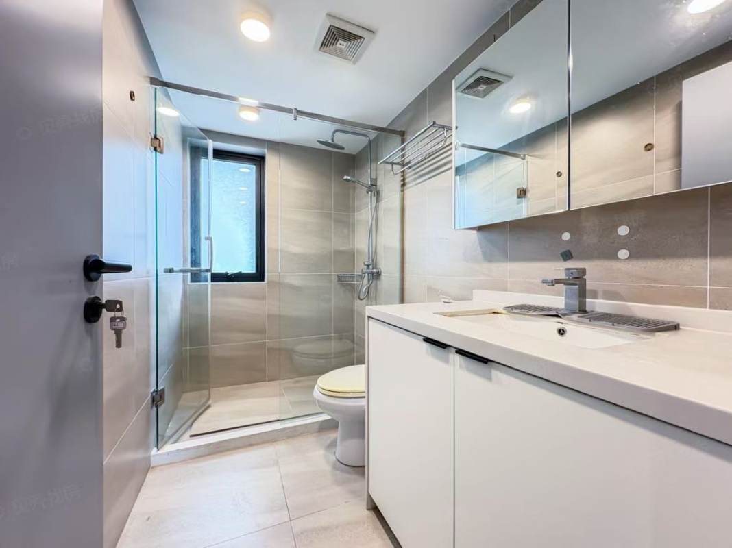 Housing image — Bathroom
