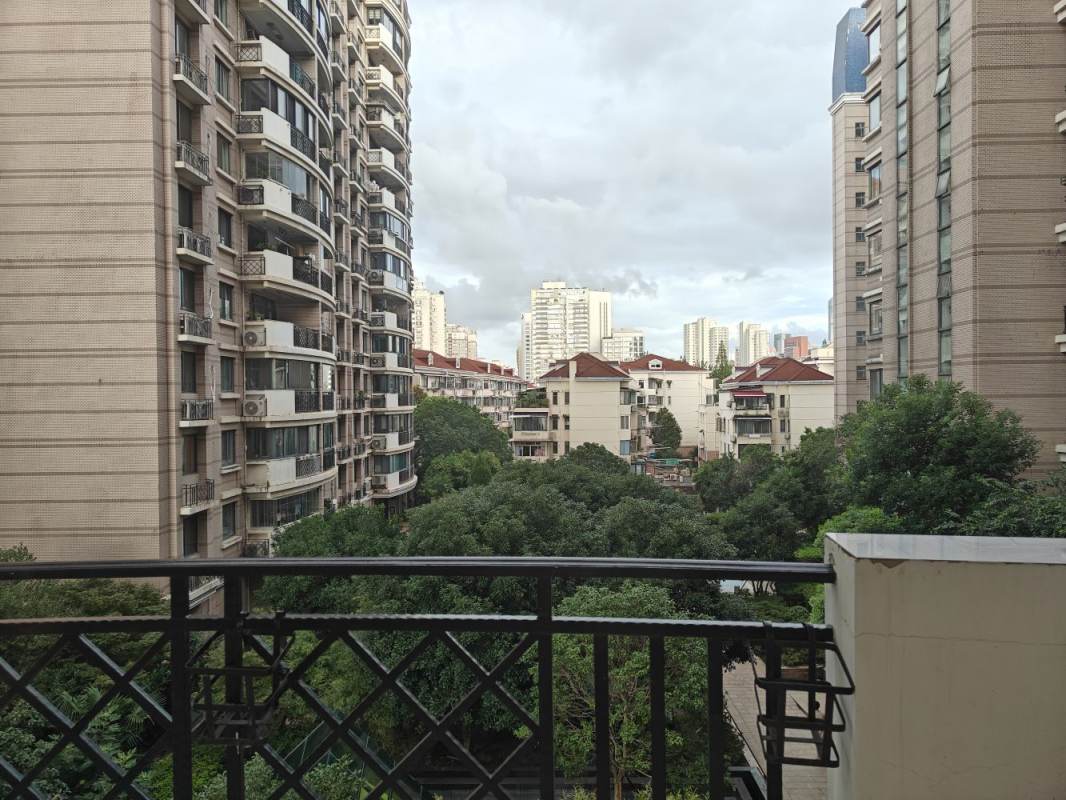 Housing image — Balcony