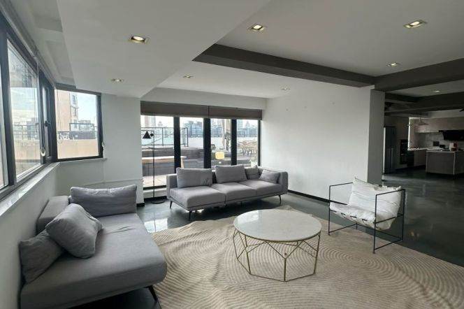High-Floor Spacious 3BR Apartment in Laoximen (L8/L9/L10)