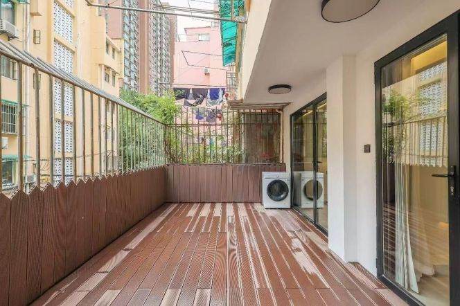 Spacious 1BR Apartment in Jing'an with Terrace (L7)