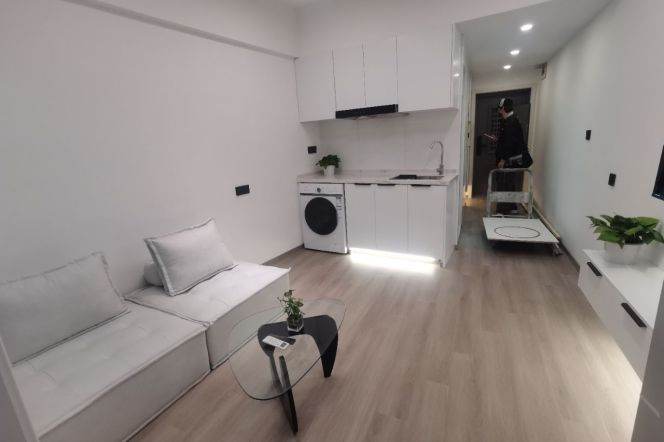 High-Floor 1BR Apartment near East China Normal University Zhongshan Bei Lu Campus (L3/L4/L13)
