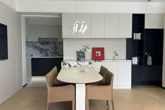 High-Floor 4BR Apartment in Gubei