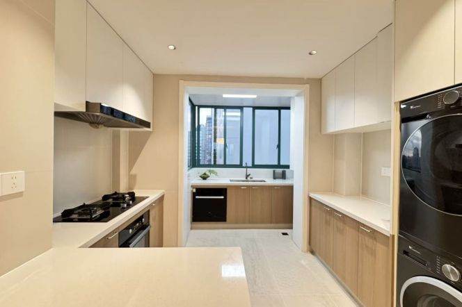 High-Floor 3BR Apartment near Century Park
