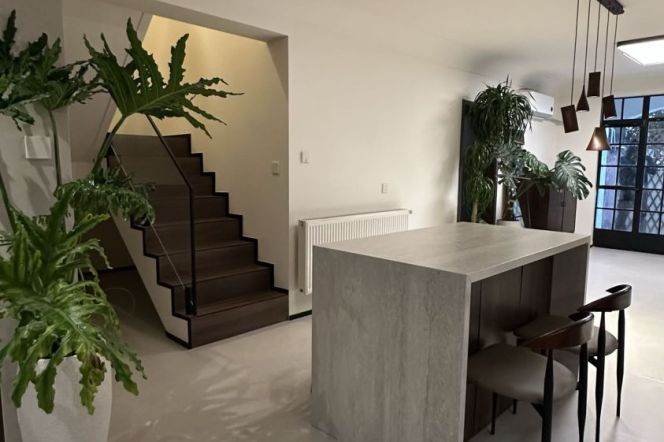 Spacious 3BR Apartment near Jing'an Temple with Green View