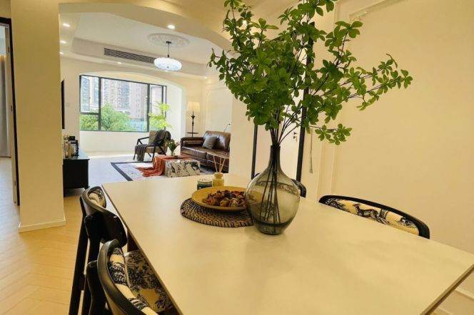 High-Ceiling 2BR Apartment near Madang Rd Metro with Floor-to-Ceiling Windows (L9/L13)