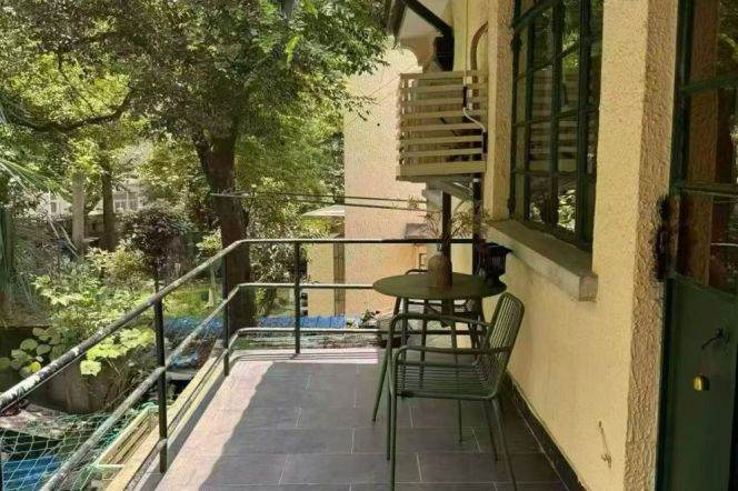 Spacious 1BR Lane House (L3/L4)