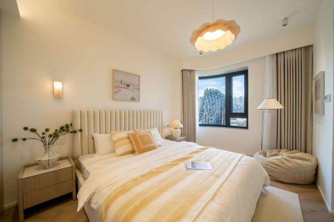 Spacious 2BR Apartment near Shanghai Railway Station Metro with River View (L13)