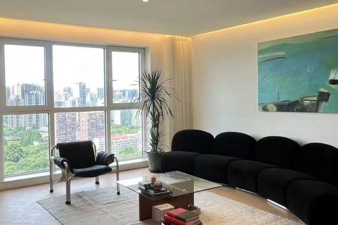 High-Floor Spacious 3BR Apartment near Zhongshan Park (L2/L3/L4)