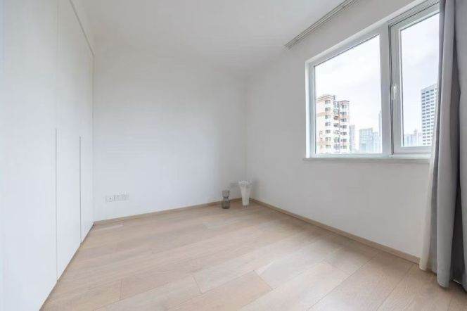Spacious 2BR Apartment at Shanghai Grand Plaza (Compound)