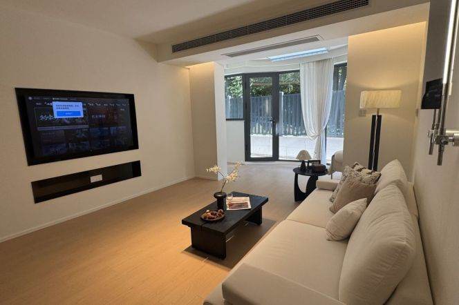 3BR Apartment near Shanghai Railway Station Metro with Floor-to-Ceiling Windows (L1/L3/L4)