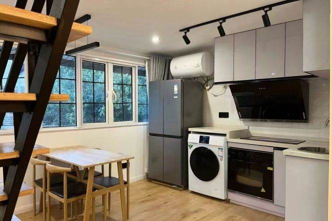 2BR Apartment near Jiashan Rd Metro