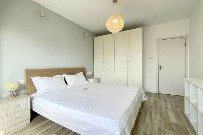 Spacious 2BR Apartment in Jing'an (L7)