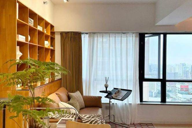 High-Floor 1BR Apartment near Hanzhong Rd Metro (L1/L3/L4/L12/L13)