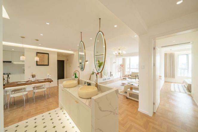 High-Floor 3BR Apartment near Xintiandi Metro (L9/L13)