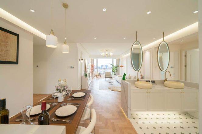 High-Floor 3BR Apartment near Xintiandi Metro (L9/L13)
