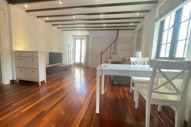 Historic 2BR Lane House near Jing'an Temple with Terrace