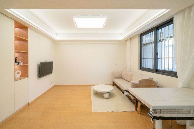 Spacious 1BR Apartment in North Bund (L18)