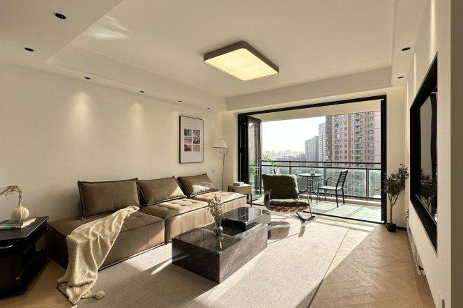 High-Floor 4BR Apartment in Gubei