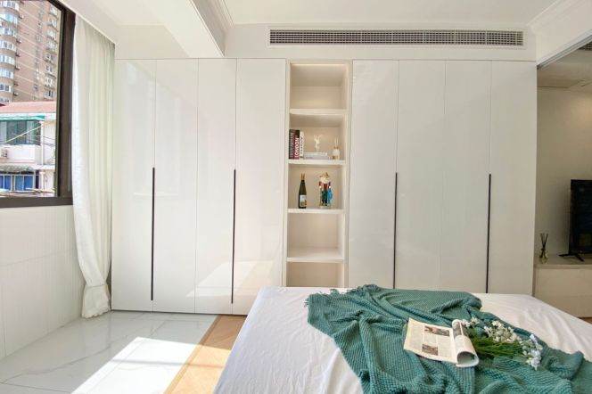 1BR Apartment in Jing'an (L2/L12/L13)