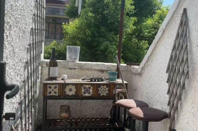 Historic 2BR Lane House near Jing'an Temple with Terrace