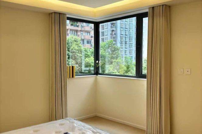 Spacious 2BR Apartment in Old Xuhui (L10/L11)