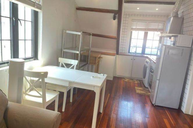 Historic 2BR Lane House near Jing'an Temple with Terrace