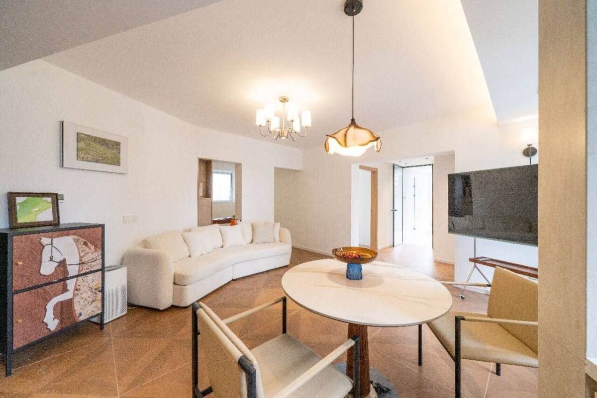Housing image — Dining Area