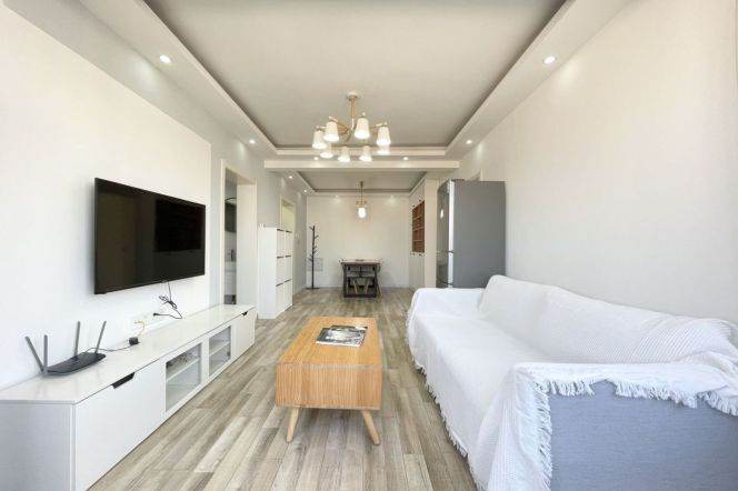 Spacious 2BR Apartment in Jing'an (L7)