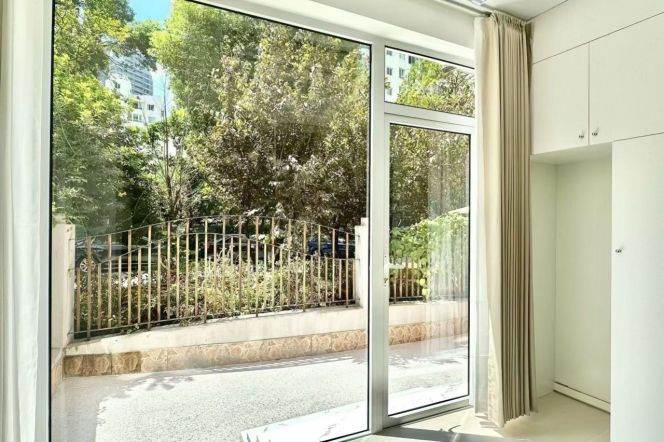 2BR Apartment near Tangqiao Metro with Private Garden (L4)