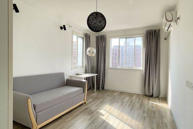 Spacious 2BR Apartment in Jing'an (L7)