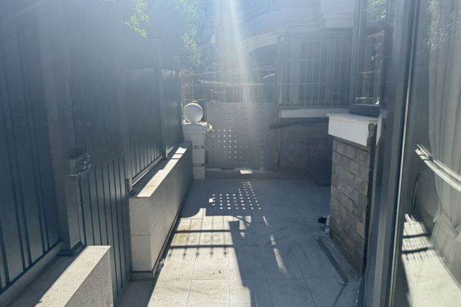 3BR Apartment near Shanghai Railway Station Metro with Floor-to-Ceiling Windows (L1/L3/L4)