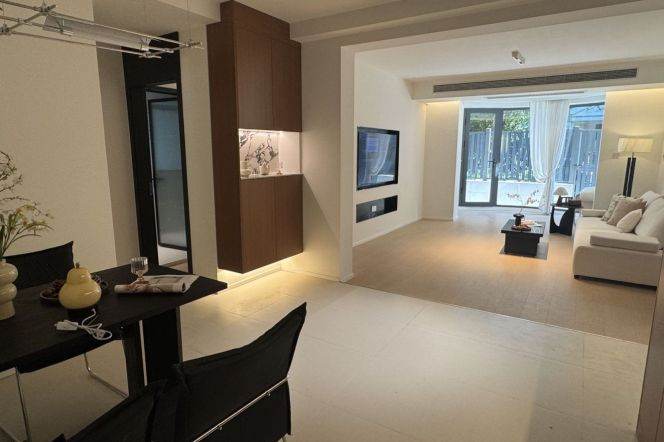 3BR Apartment near Shanghai Railway Station Metro with Floor-to-Ceiling Windows (L1/L3/L4)