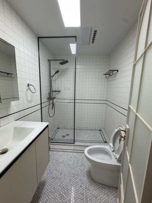 Housing image — Bathroom