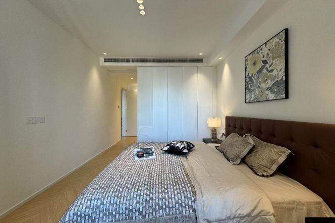 Spacious High-Ceiling 3BR Apartment at Manhattan Heights with Outstanding View