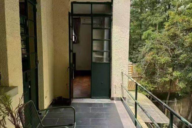 Spacious 1BR Lane House (L3/L4)