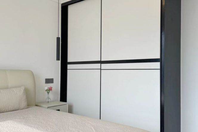 High-Floor 1BR Apartment at Top Of City with Outstanding View (L13)