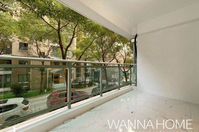 Spacious 2BR Apartment near West Yan'An Rd Metro with Green View