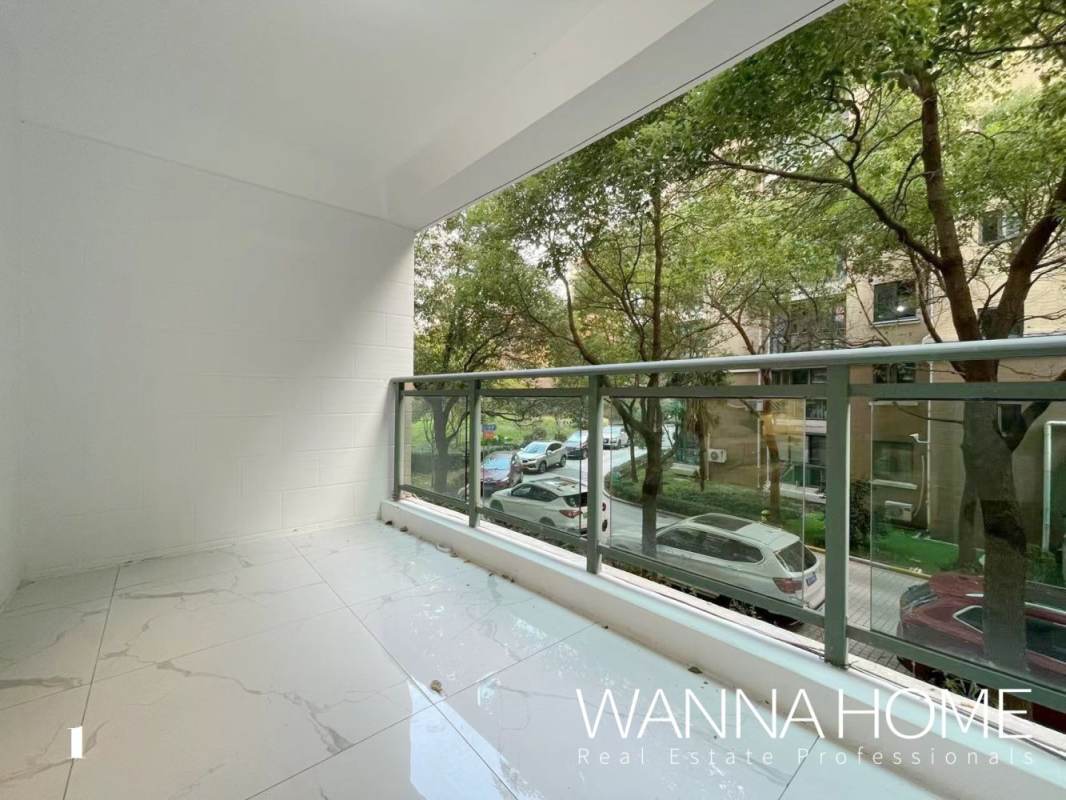 Housing image — Balcony
