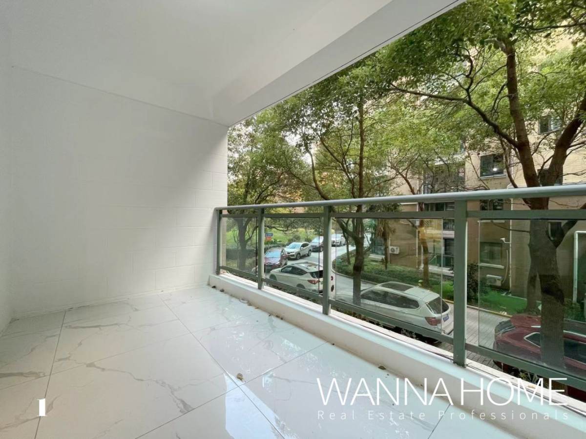 Housing image — Balcony