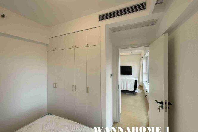 High-Floor 1BR Apartment near Hanzhong Rd Metro with Floor-to-Ceiling Windows (L1/L3/L4/L12/L13)