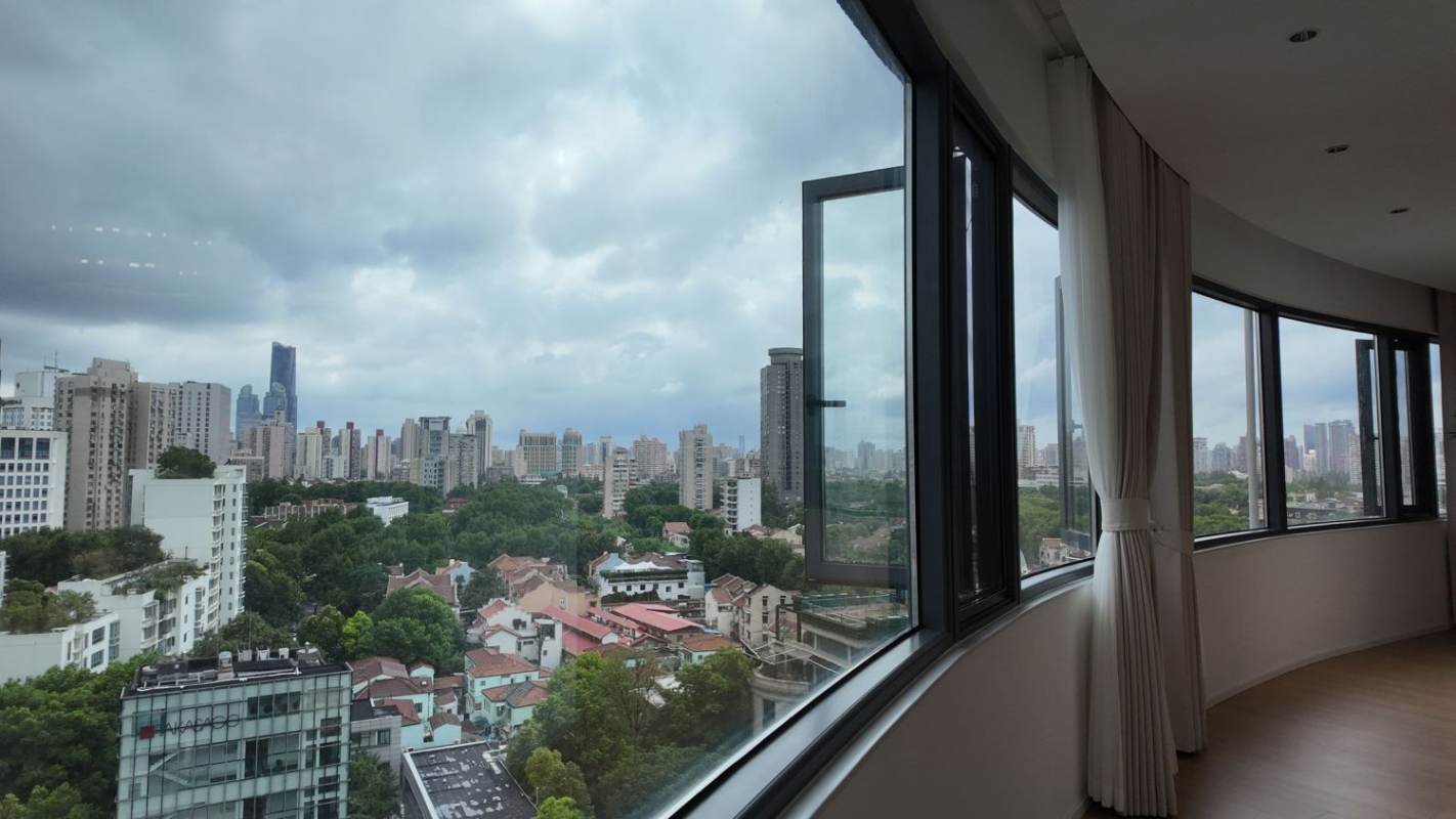 Housing image — Balcony