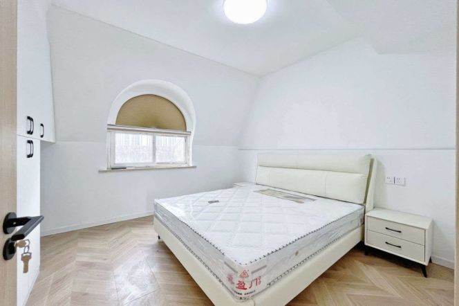 2BR Apartment near Jinshajiang Rd Metro with Terrace (L11/L13)