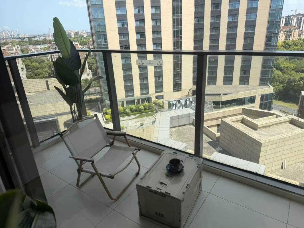 Housing image — Balcony