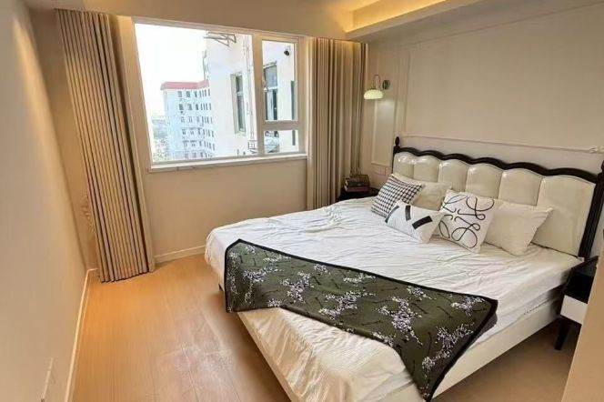Spacious 1BR Apartment in Xujiahui (L10/L11)