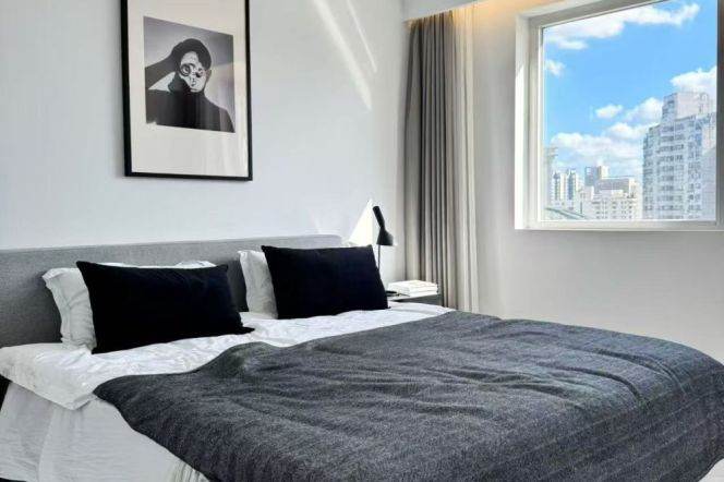 High-Floor 2BR Apartment near Changshou Rd Metro (L7/L13)