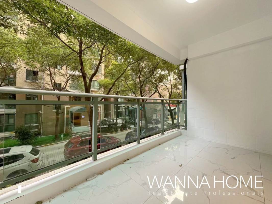 Housing image — Balcony