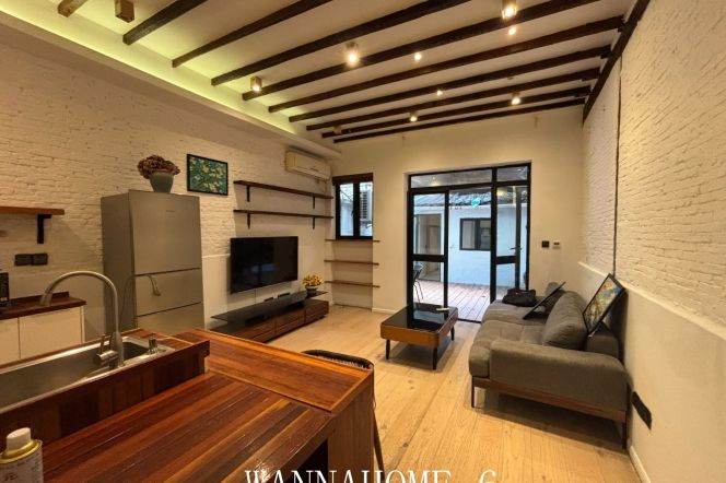 Spacious 1BR Lane House in Old Xuhui with Terrace (L1/L7)