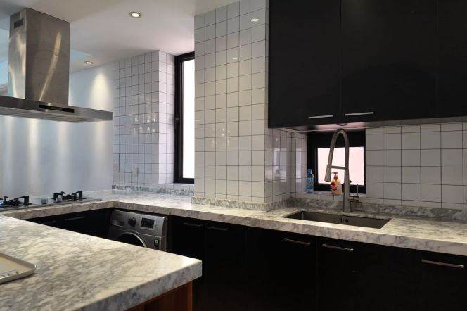High-Floor Spacious 2BR Apartment in Jing'an (L7)