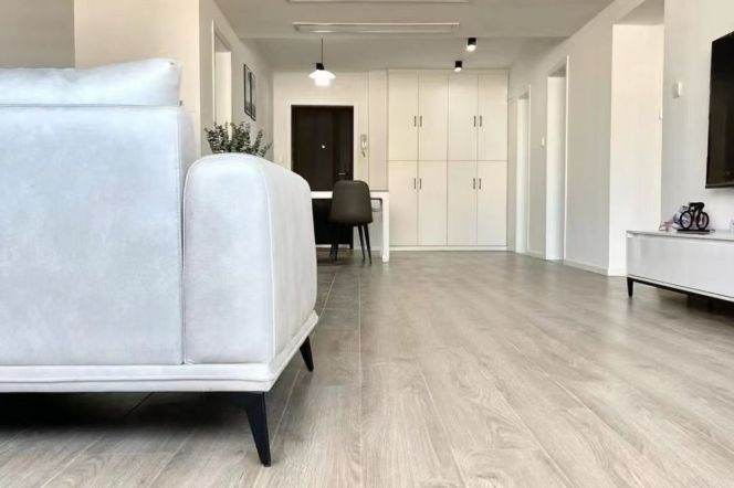 High-Floor 3BR Apartment at Sanhe Garden