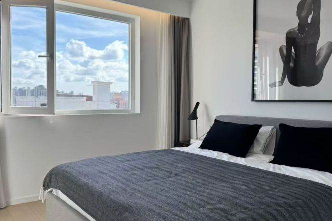 High-Floor 2BR Apartment near Changshou Rd Metro (L7/L13)